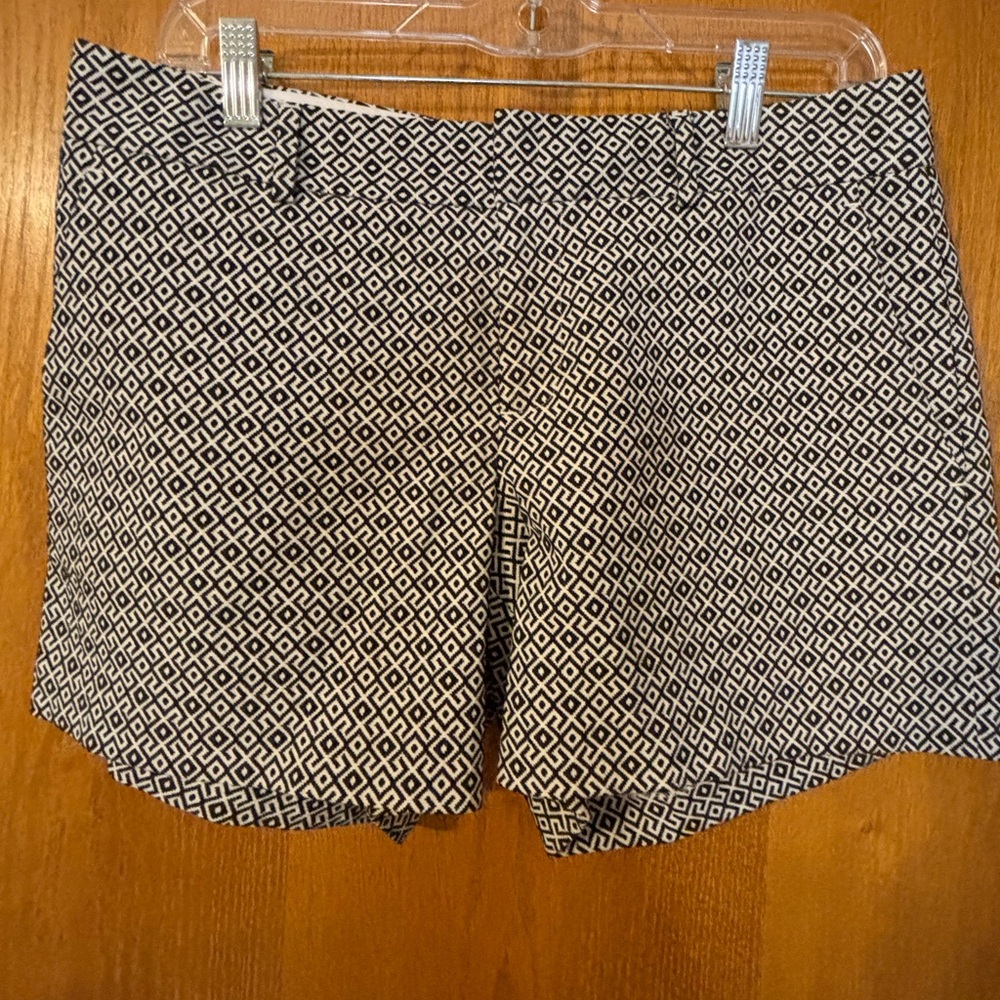 Banana Republic Women's Size‎ 4 Hampton Fit Navy Design Flat Front Shorts EUC